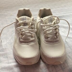 Brooks White Leather Athletic Shoes